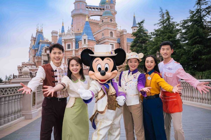 Theme parks popular with tourists during holiday
