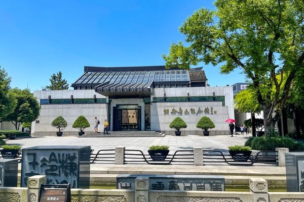 Exhibition celebrates 140th birth anniversary of Lu Xun