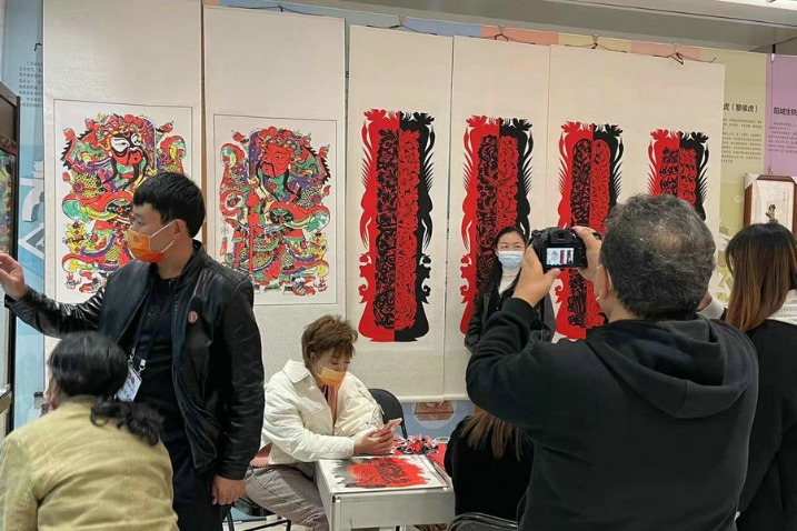 Intangible cultural heritage exhibition kicks off in Xinjiang