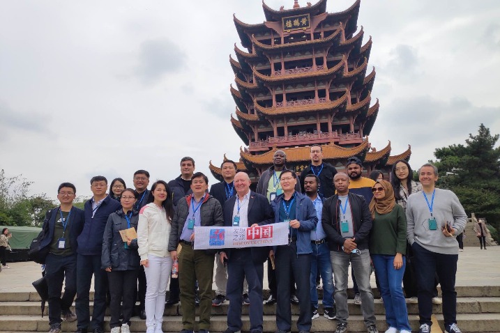 Intl diplomats explores Wuhan