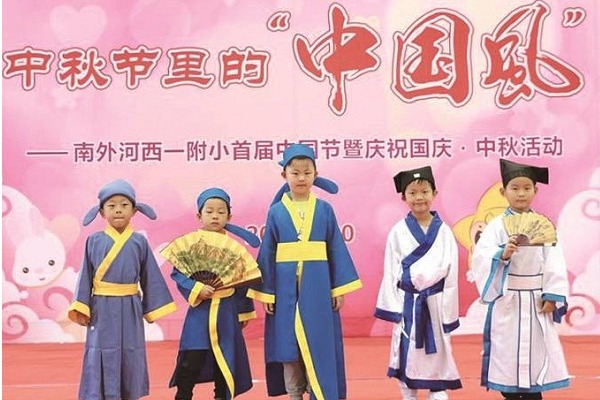 Nanjing students feel the charm of traditional culture