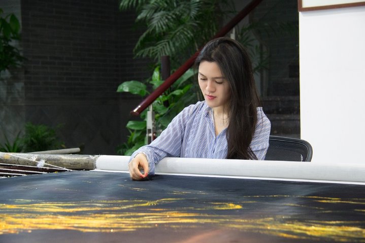 Watch it again: Suzhou embroidery stitches city to the world