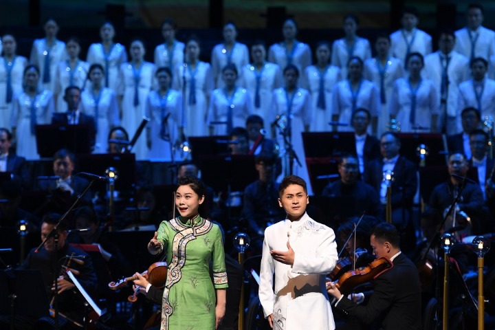 Peking Opera blended with symphony praises Grand Canal