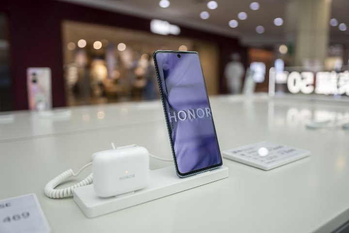 Honor launches first global phone after independence