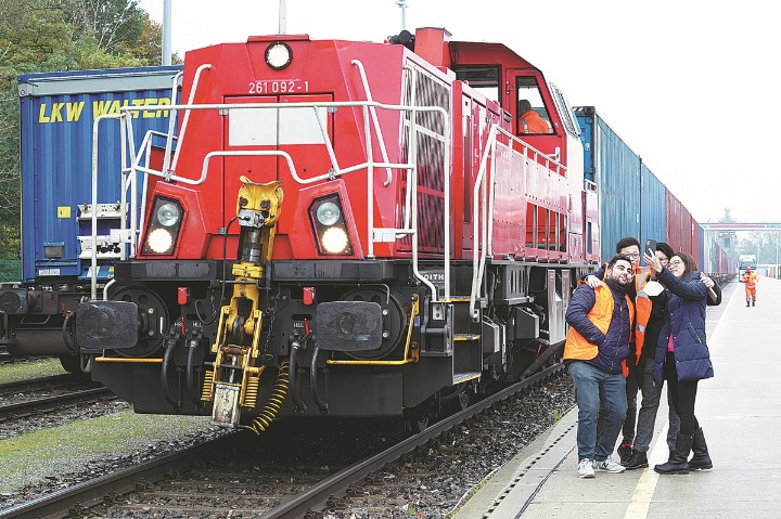 Hamburg welcomes first 'Shanghai Express' train