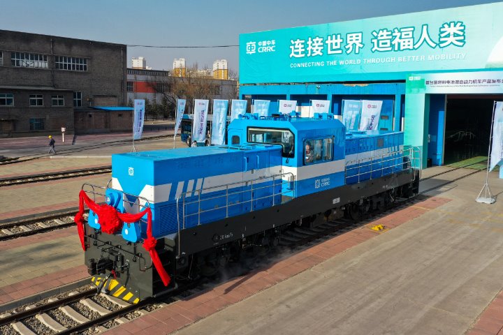 China develops its first hydrogen hybrid locomotive