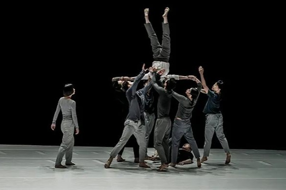 Modern dance wow audiences again in Beijing