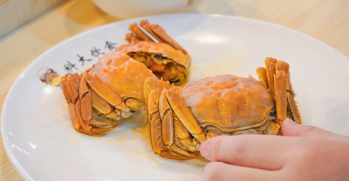 Chinese college gets a taste of autumn crab