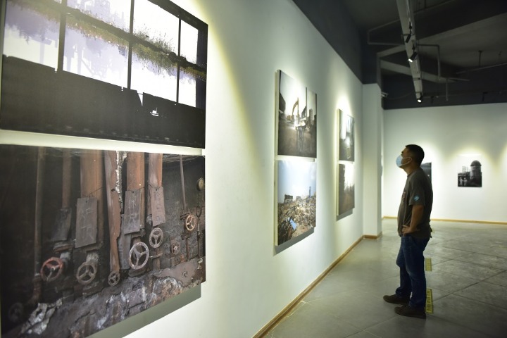 Art show examines social civilization during industrialization