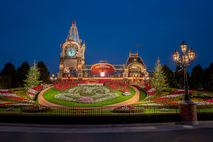 Shanghai Disney Resort gets ready for Christmas