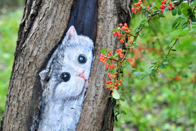 Cute animal paintings hide in Shanghai’s trees