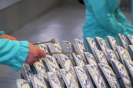 One Minute China: A xylophone made of porcelain bowls