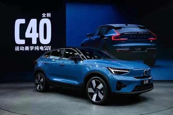 Volvo starts electric offensive with C40