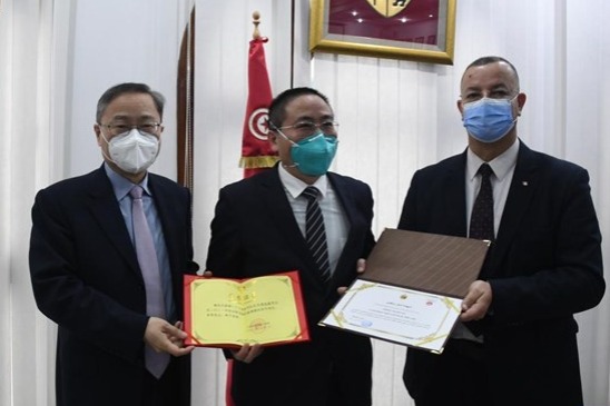 Tunisia gives award to Chinese medical mission