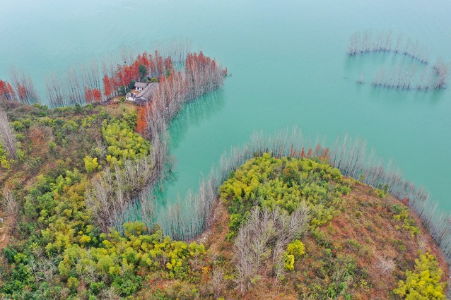 Picturesque lake views in NW China