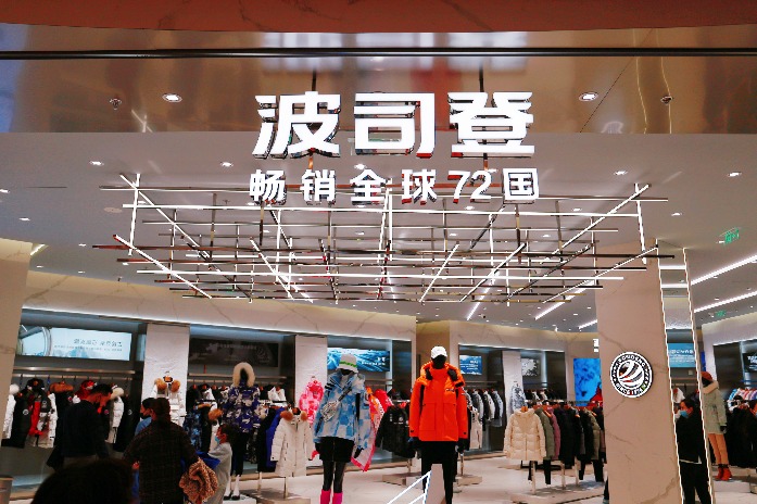 Jiangsu clothing company gets thumbs-up from foreign journalists