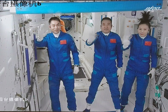 Chinese astronauts to give lecture from space