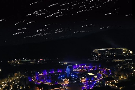 'Meteor shower' lights up Nianhuawan in Wuxi