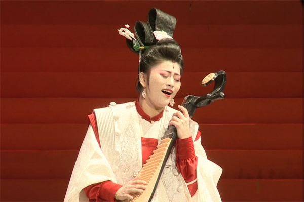 Opera singer Wang Yifeng: Your own culture takes you further