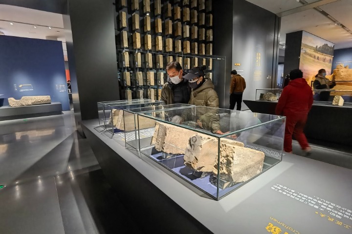 Museum exhibit examines history of city walls in Nanjing