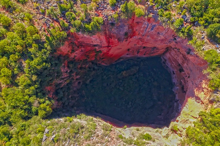 Look ma, a sinkhole garden in SW China