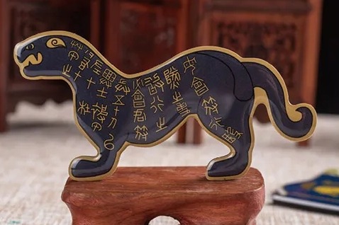 Convey the best withes with a tiger gift from ancient China