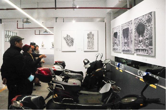 Parking garage in Shanghai transforms into a photo gallery