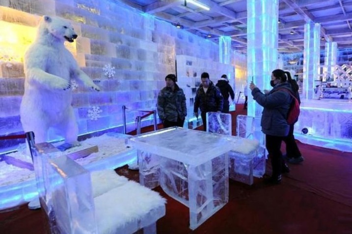 Tourists chill out at ice cafe in Changchun