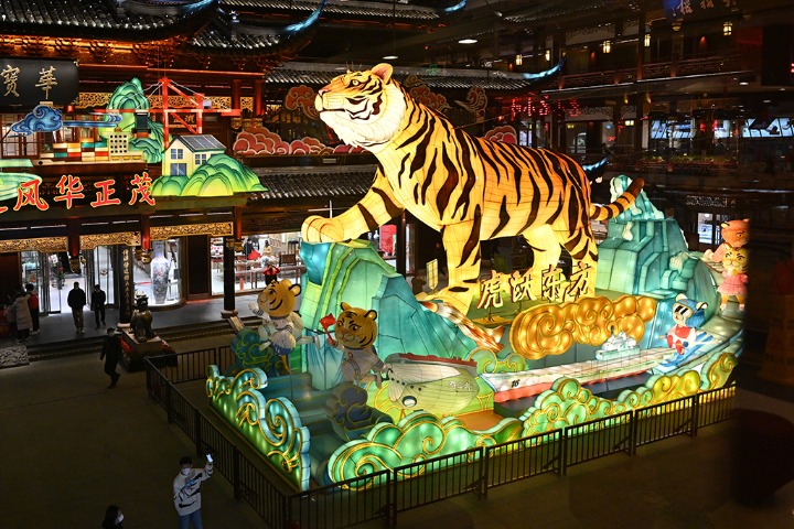 Tiger-themed lantern festival opens in Shanghai