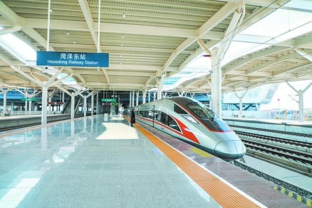 New high-speed railway line opens in East China
