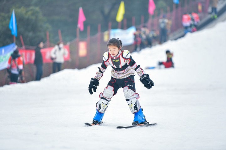 Ice and snow carnival opens in China's Jiangsu