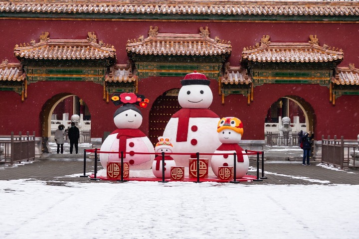 Former imperial park looks charming after Beijing snowfall