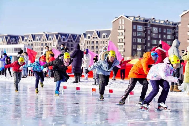 Xinjiang people enjoy snow and ice sports as Winter Olympics approaches