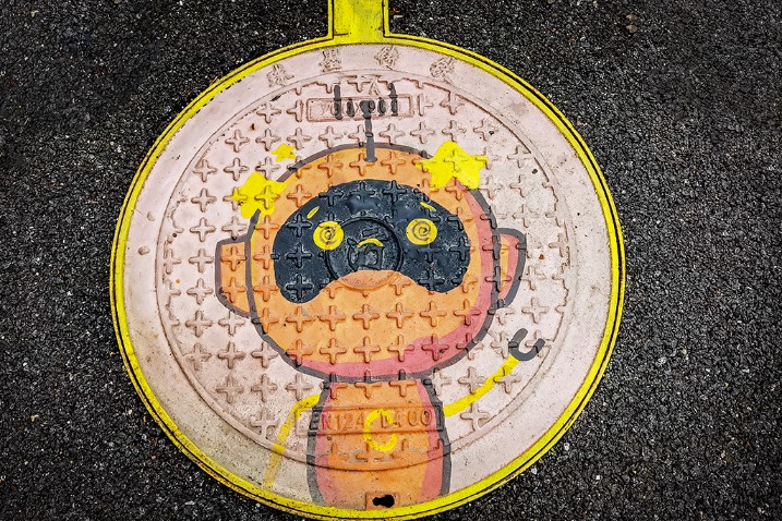 Attractive manhole cover paintings spotted in Shenzhen