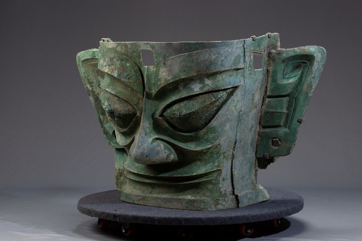 Bronze mask from Sanxingdui site showcased at CCTV gala