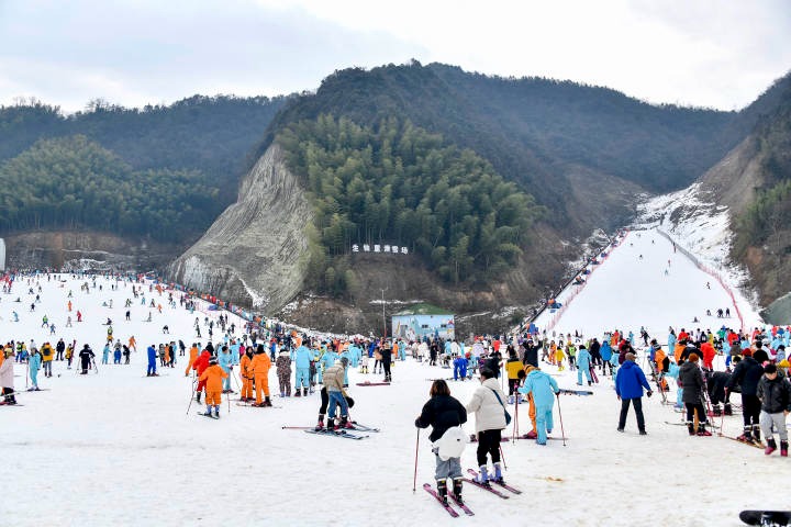Ski resorts in Zhejiang grow in popularity