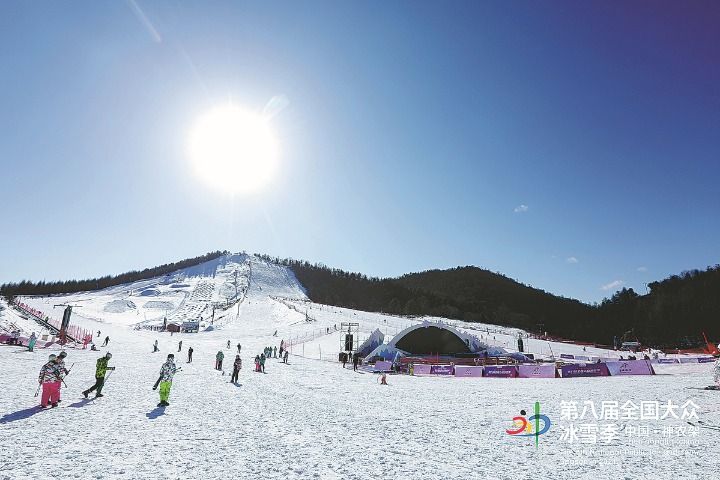 New air route links south China metropolis, skiing destination