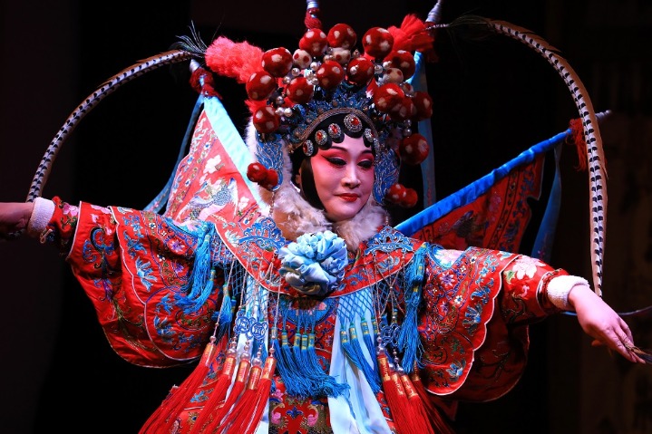 Traditional Chinese operas presented at Lantern Festival gala
