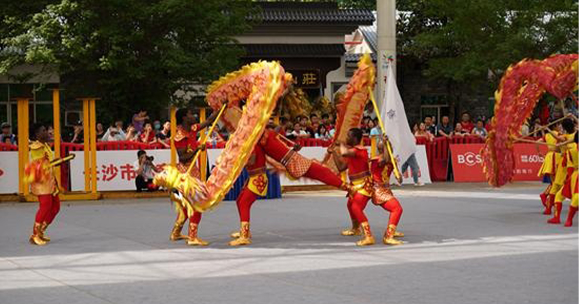 ​Xuzhou international students love dragon dances