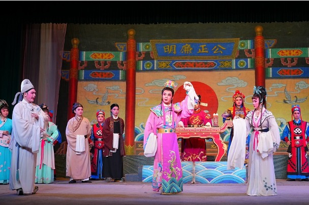 Traditional Hainan Opera staged to celebrate Lantern Festival