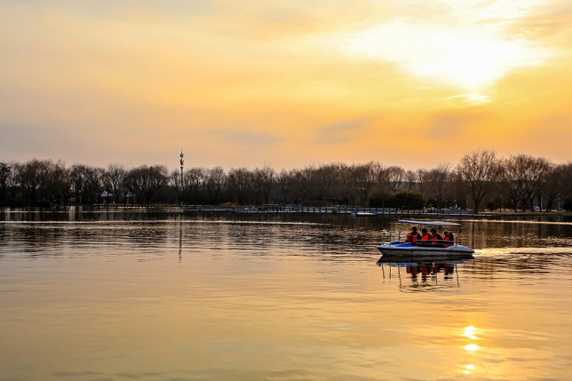 Stunning lakeside views at sunset in Hebei
