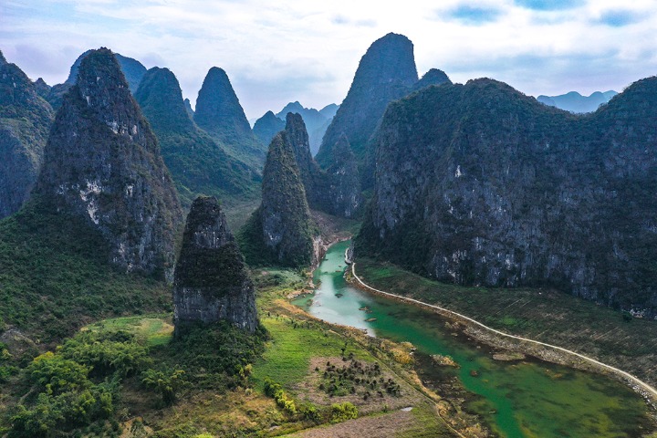 Karst peaks look majestic in Guangxi