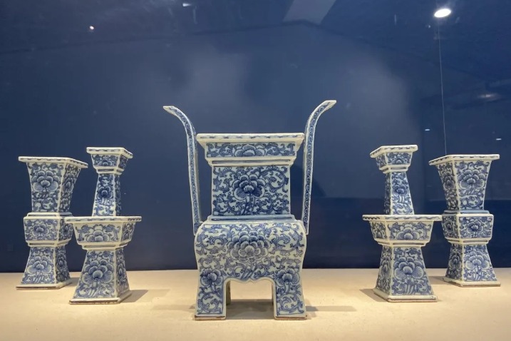 Exploring folk culture via blue-and-white ceramics in Putian