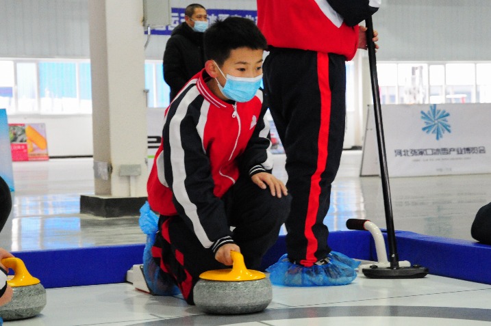 Zhangjiakou witnesses winter sports craze among youth