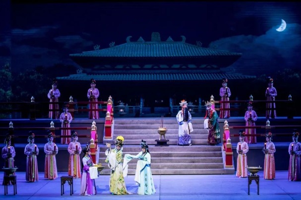 Peking opera depicts love story between emperor, concubine