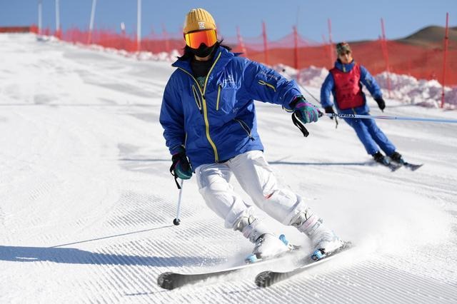 Winter sports an ice-breaker for Northwest China's Tibetan area