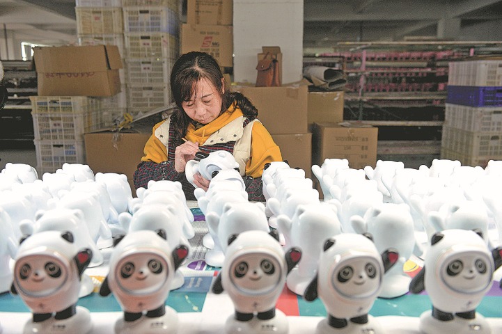 Visitors flock to porcelain maker
