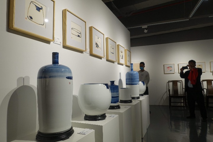 Ink paintings and antique ceramics in Guangzhou exhibit