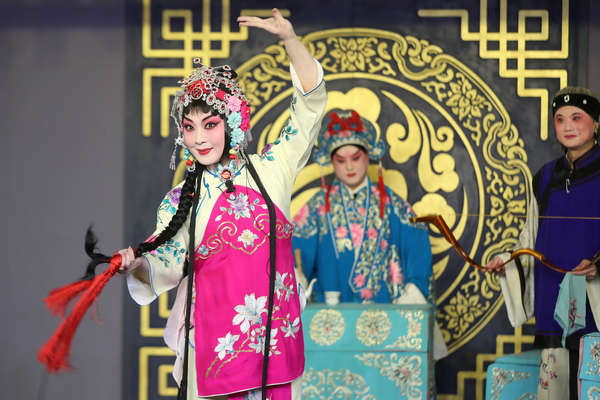 Peking Opera veteran brings the art form to younger audiences