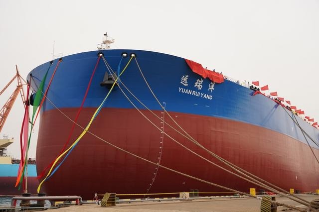 World's first LNG dual-fuel oil tanker commissioned in COSCO's fleet